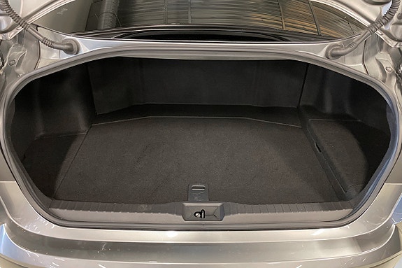 Toyota Mirai 16 of 17