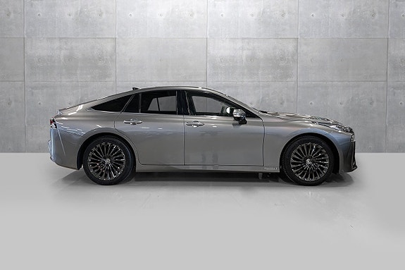 Toyota Mirai 6 of 17
