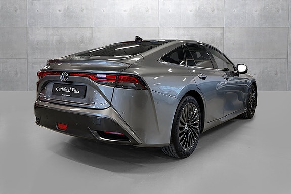 Toyota Mirai 5 of 17