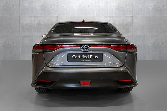 Toyota Mirai 4 of 17
