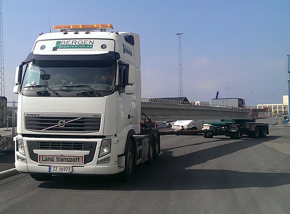 Transport av brubjelker.