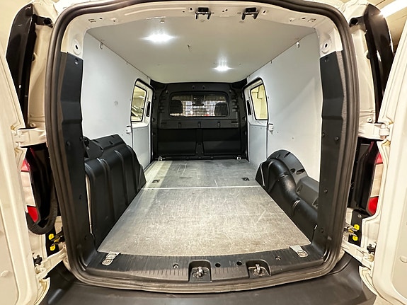 Volkswagen Caddy Maxi 18 of 30