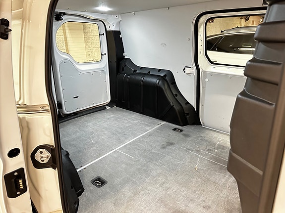 Volkswagen Caddy Maxi 16 of 30