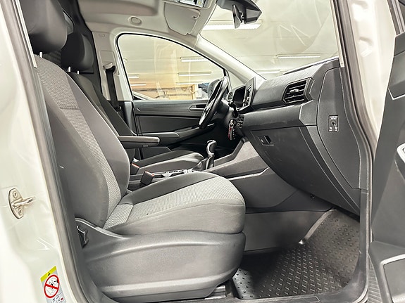 Volkswagen Caddy Maxi 12 of 30