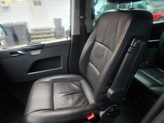 Volkswagen Multivan 9 of 30