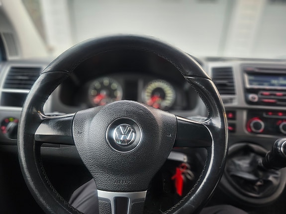 Volkswagen Multivan 8 of 30