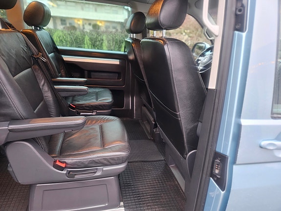 Volkswagen Multivan 13 of 30