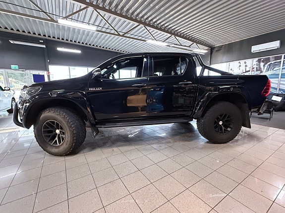 Toyota HiLux 4 of 30