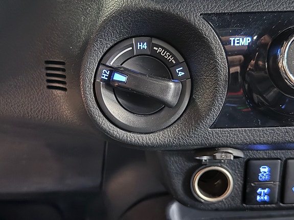 Toyota HiLux 24 of 30
