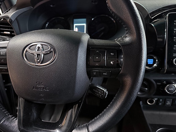 Toyota HiLux 19 of 30