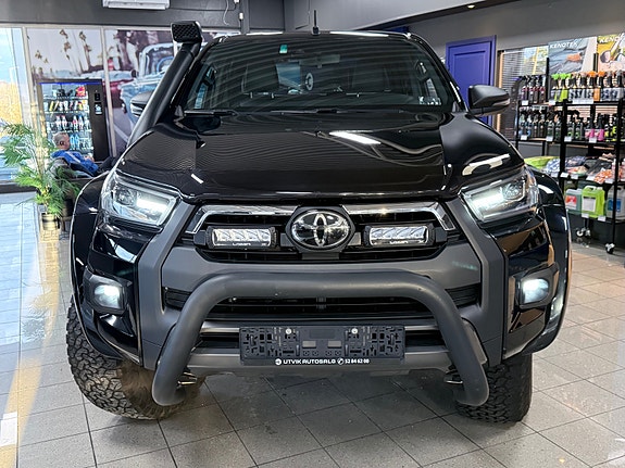 Toyota HiLux 2 of 30