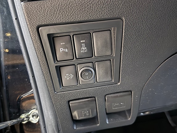 Toyota HiLux 20 of 30