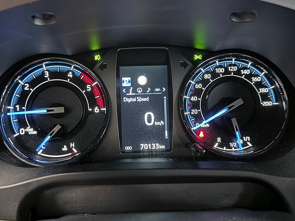 Toyota HiLux 21 of 30