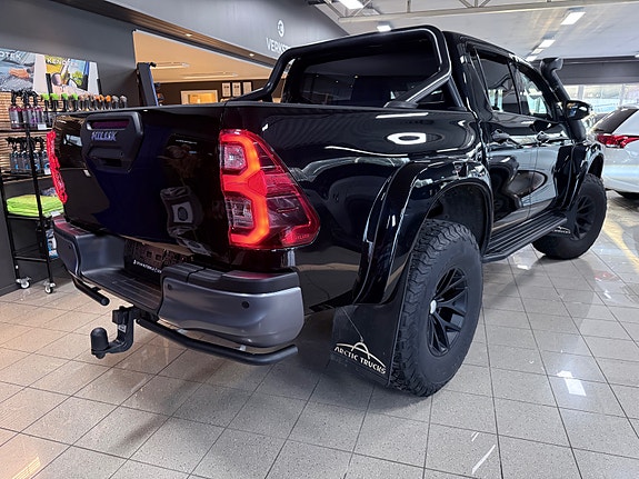 Toyota HiLux 7 of 30