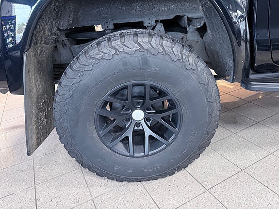 Toyota HiLux 12 of 30