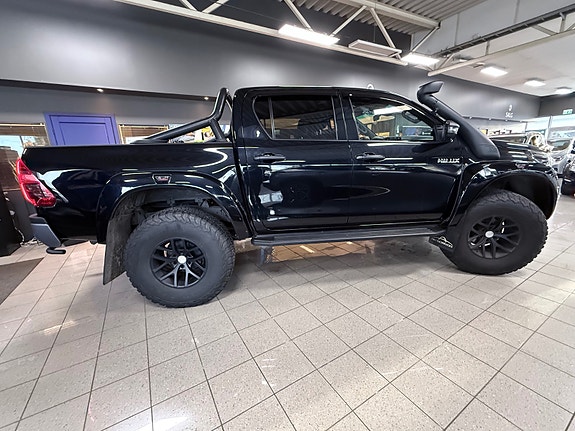Toyota HiLux 8 of 30
