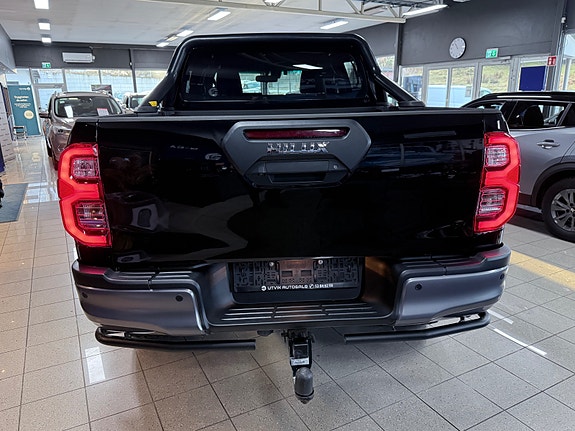 Toyota HiLux 6 of 30