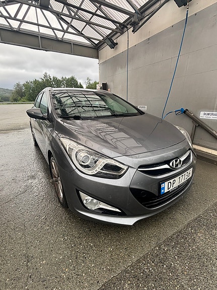Hyundai i40 2 of 5