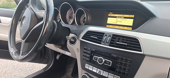 Mercedes-Benz C180 13 of 27