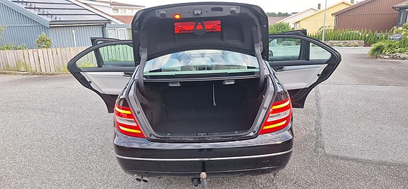 Mercedes-Benz C180 10 of 27