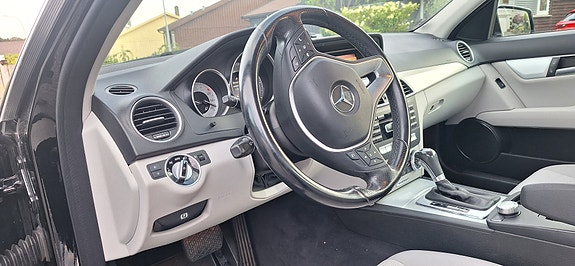 Mercedes-Benz C180 15 of 27