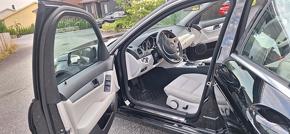Mercedes-Benz C180 14 of 27