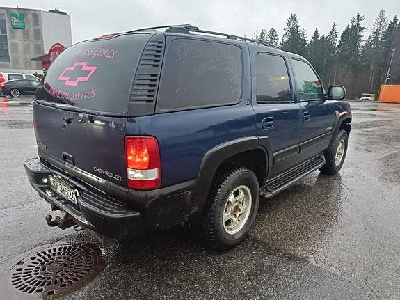 Chevrolet Tahoe 3 of 5