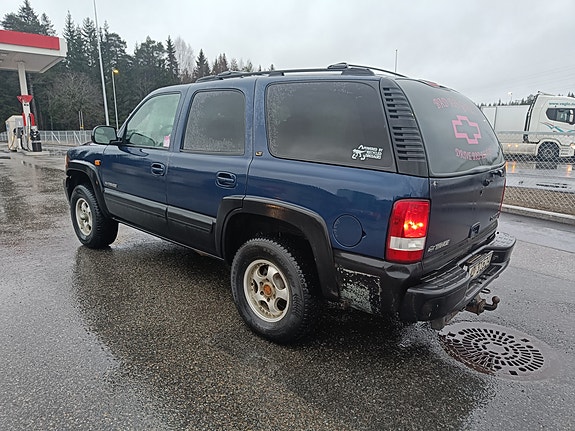 Chevrolet Tahoe 2 of 5