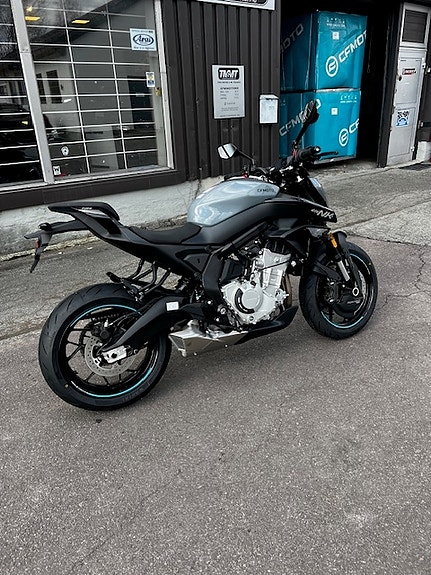 CFMOTO 675 NK 8 of 18