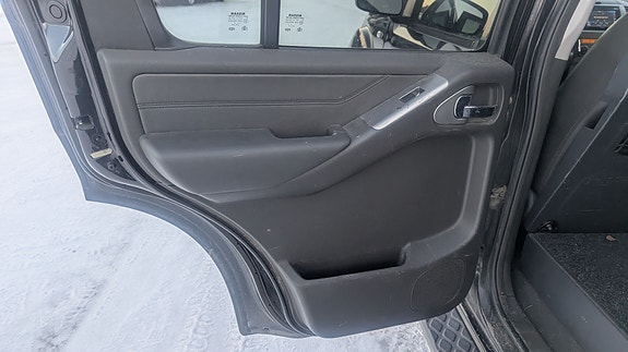 Nissan Pathfinder 28 of 30