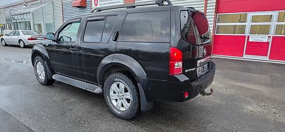 Nissan Pathfinder 9 of 30