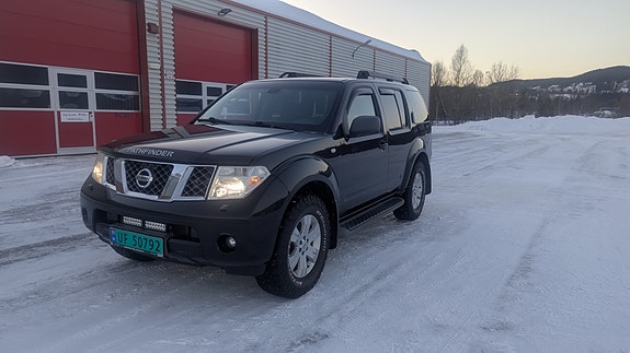 Nissan Pathfinder 2 of 5