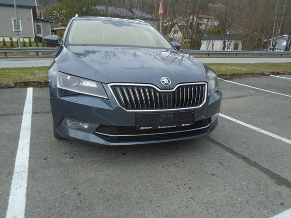 Skoda Superb 2 of 5