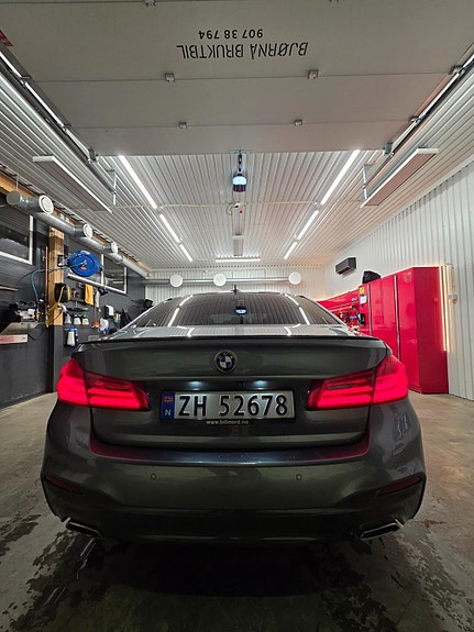 BMW 530e 4 of 5