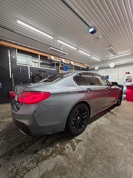 BMW 530e 5 of 5