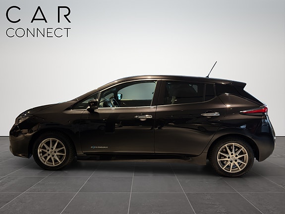 Nissan Leaf 3 of 24
