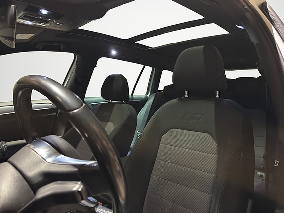 Volkswagen Golf VII 17 of 17