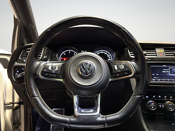 Volkswagen Golf VII 10 of 17
