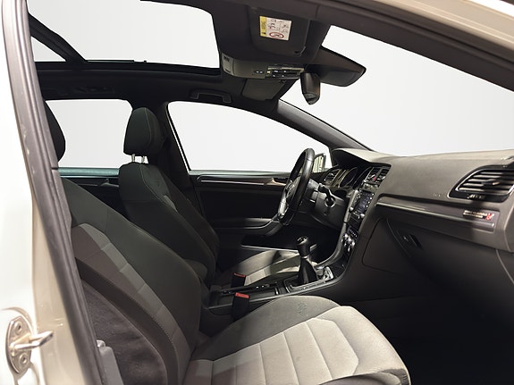 Volkswagen Golf VII 16 of 17