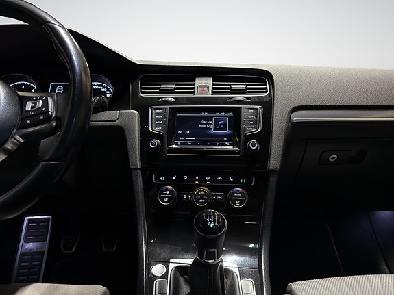 Volkswagen Golf VII 12 of 17