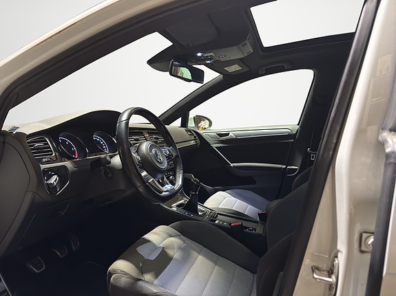 Volkswagen Golf VII 8 of 17