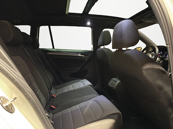 Volkswagen Golf VII 15 of 17