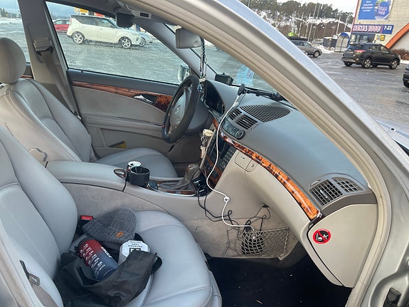 Mercedes-Benz E200 15 of 30
