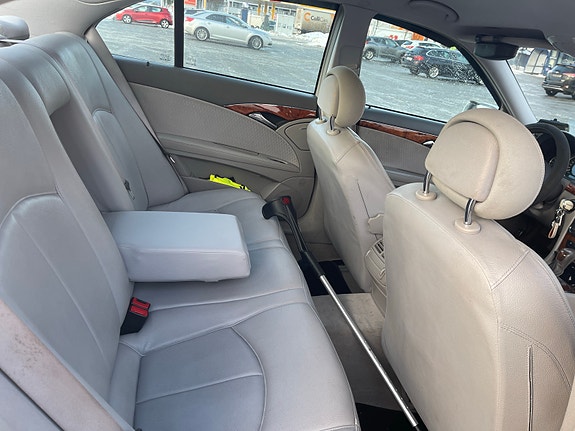 Mercedes-Benz E200 12 of 30