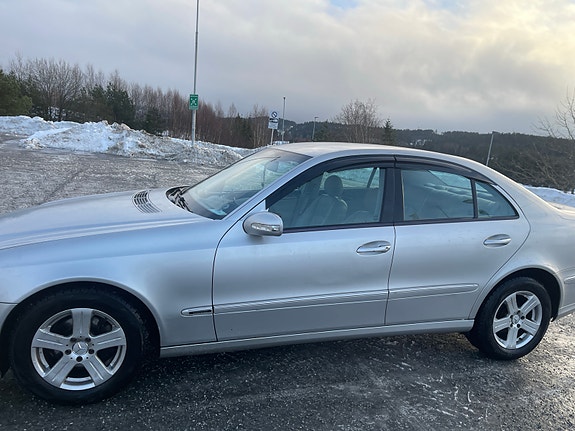 Mercedes-Benz E200 3 of 30