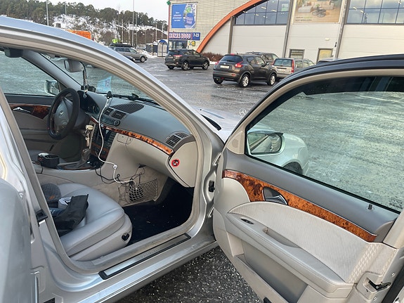 Mercedes-Benz E200 13 of 30