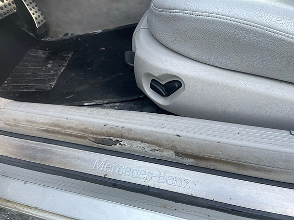 Mercedes-Benz E200 27 of 30