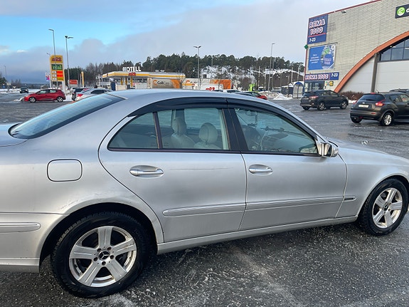 Mercedes-Benz E200 7 of 30