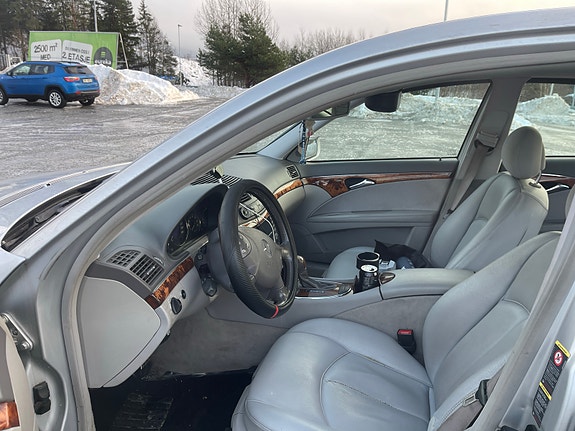 Mercedes-Benz E200 25 of 30