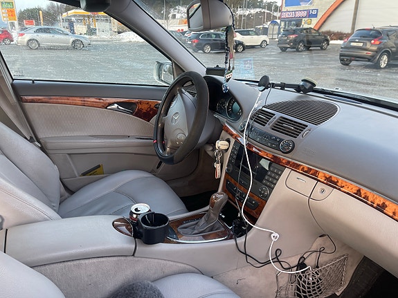 Mercedes-Benz E200 14 of 30